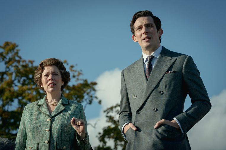 Olivia Colman als koningin Elizabeth Josh O’Connor als prins Charles. Beeld Des Willie, Netflix