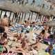Blijf thuis! De vrolijkste vakantietips van (pdw)