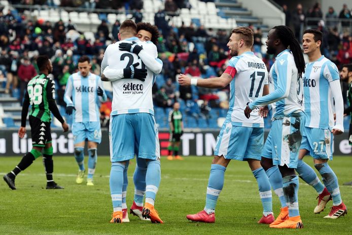 Lazio-spelers vieren een doelpunt.