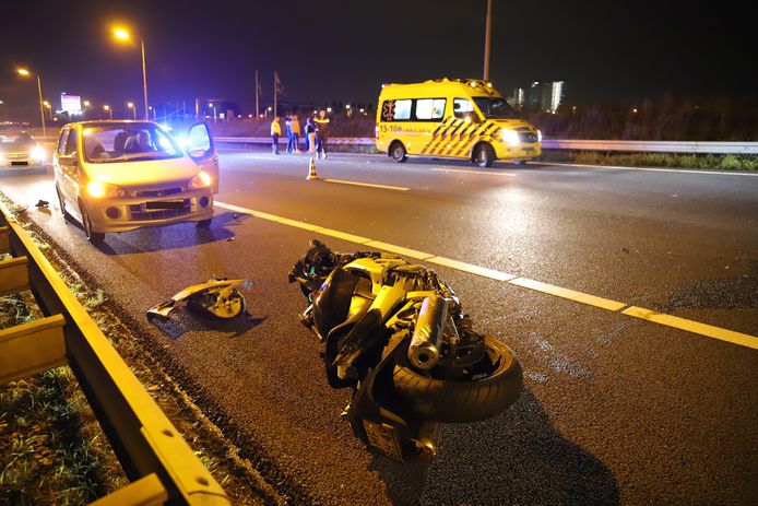 Motorrijder Vliegt Uit Bocht Op Verbindingsweg Van A13 Naar A4 Den Haag Ad Nl