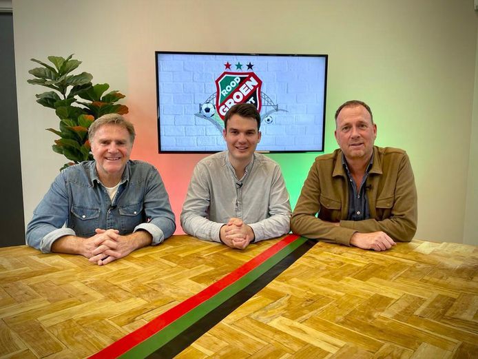 Danny Hoekman, Jeroen Bijma en Jochem van Gelder (van links naar rechts) in de studio van 'Over RoodGroenZwart'.