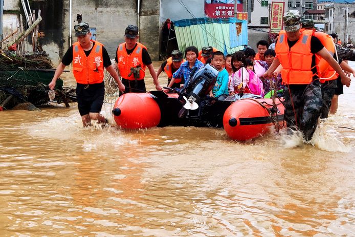 Vooral het zuiden van China wordt getroffen door zware overstromingen.