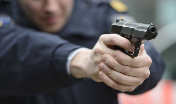 Agenten raken steeds vaker verzeild in situaties waarin ze hun vuurwapen moeten trekken.