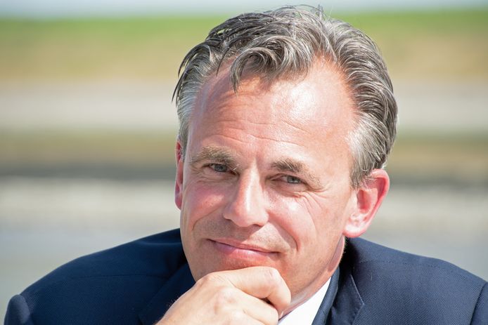 Minister Mark Harbers (Infrastructuur en Waterstaat) is tevreden. Het munitiedepot in de Oosterschelde is volgens onderzoek van Rijkswaterstaat geen gevaar voor de volksgezondheid.