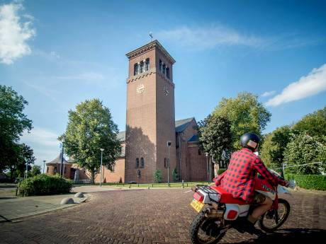 Politie na derde inval in kerk gevlucht gezin: strafrechtelijk onderzoek naar situatie jongste kind