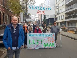 Buurtbewoners J.P. Minckelersstraat voeren actie tegen verkeersdrukte: “Een drukke buslijn kunnen we er écht niet bijnemen”