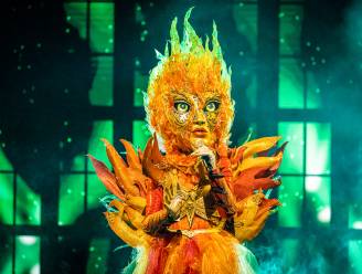 Het licht gaat uit voor Flamme Fatale: bekijk hier haar ontmaskering en alle optredens van de avond