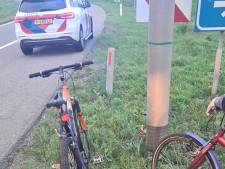Politie haalt fietsende kinderen van de snelweg in Brabant