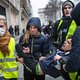 Meer dan 100 gewonden bij nieuwe protesten gele hesjes in Parijs
