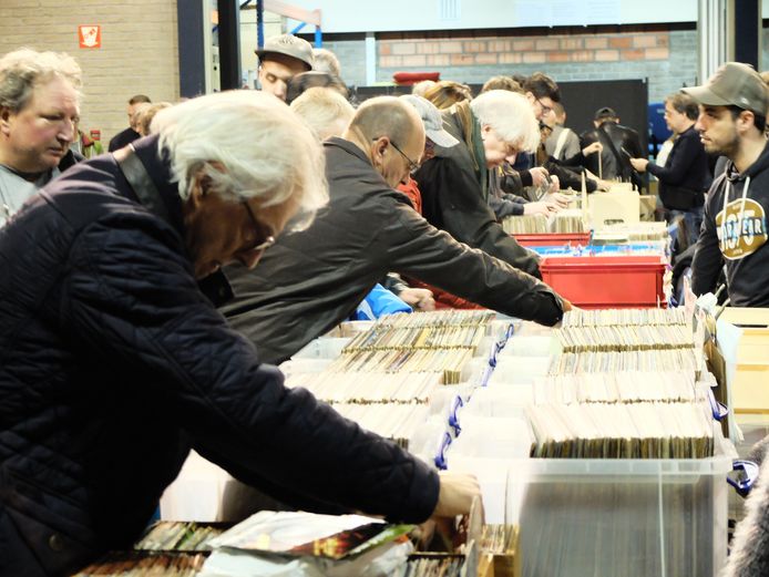 Jaarlijkse platen en cdbeurs in Zwaneberg klokt af op 1.000 bezoekers