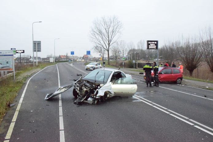 Ravage na aanrijding aan de Nieuwe Gouwe O.Z. in Gouda