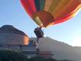 Onrust bij Comomeer: Luchtballon ramt standbeeld historische tempel kapot