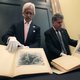 Fotoboeken van door nazi's geroofde kunst aan museum geschonken