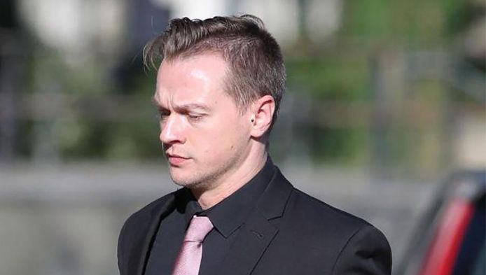 De beklaagde Matthew Scully-Hicks heeft verklaard dat Elsie's adoptiezus achter de verwondingen zat.