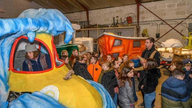Carnavalsles in Turfstekerslaand: ‘Nee, wij bouwen onze wagen niet meer met kippengaas’