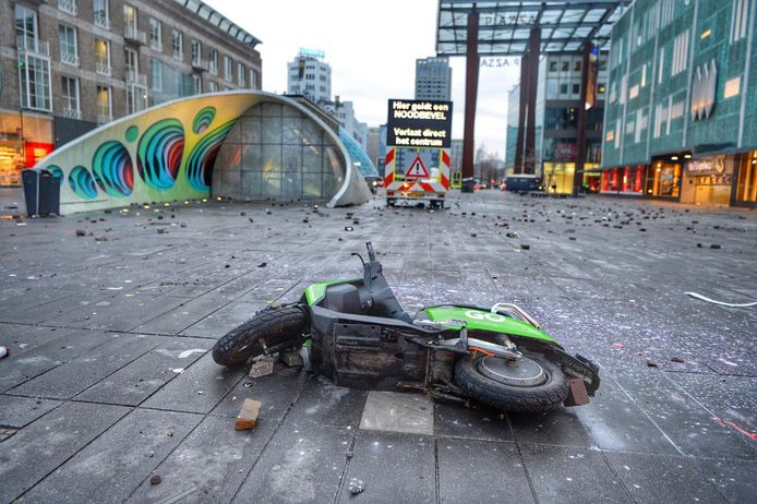Deelscooter vernield.