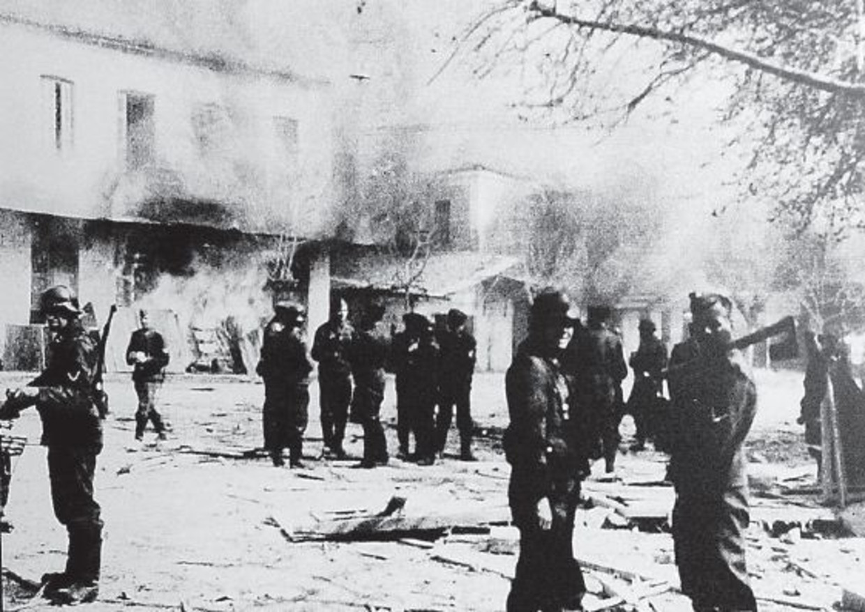 Duitse soldaten in Distomo op de dag van de moorden, 10 juni 1944. Beeld EPA