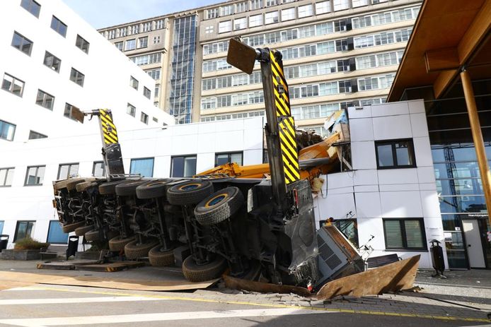 Nog Voor De Klus Begint Kiept De Kraan Achterover Rotterdam Ad Nl