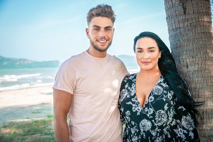 Karim met zijn vriendin Roshina met wie hij meedoet aan 'Temptation Island'.