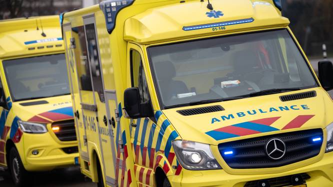 Voetganger zwaargewond na aanrijding met tram: ‘Meters meegesleurd’