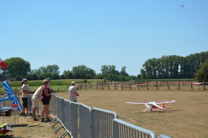 De fly-in van de 20-jarige modelluchtvaartclub 'The Little Wings’ uit Heldergem (Haaltert).