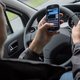 Met de smartphone in de wagen stappen en al rijdend verder bellen of sms’en is bon ton geworden. Het je-m’en-foutisme straalt ervan af