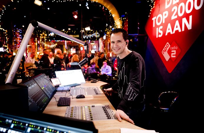 Bart Arens in het Top 2000 Café in Beeld en Geluid tijdens de opening van NPO Radio 2 Top 2000