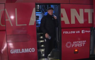 LIVE STVV-ANTWERP. Spelers van ‘Great Old’ arriveren op Stayen