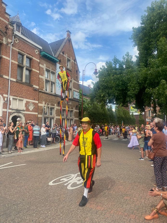 Folklorestoet brengt ambiance naar de stad | Aarschot | hln.be