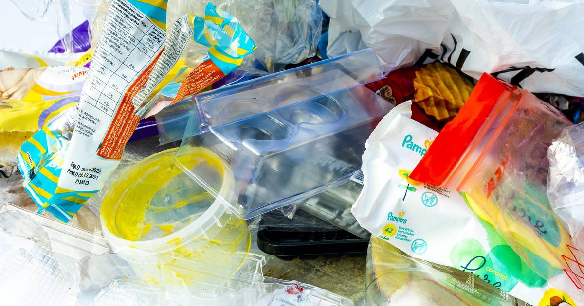 Meeste Haagse huishoudens hoeven afval niet langer thuis te scheiden | | AD.nl