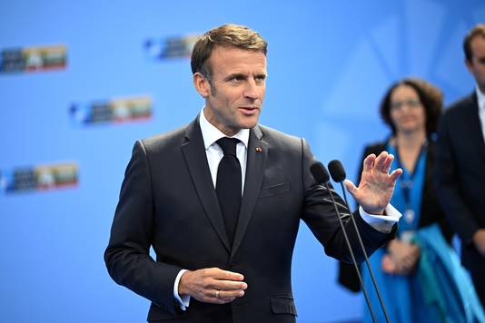 Franse president Emmanuel Macron komt aan op de NAVO-top in Vilnius.