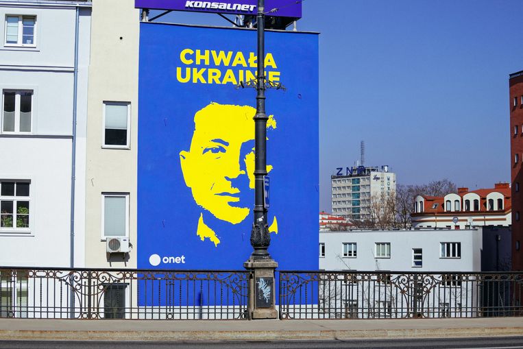Een muurschildering van president Zelensky in Warschau. Beeld ANP / EPA