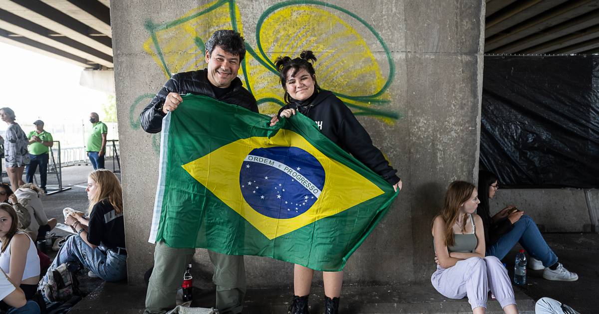 “Quando ero frustrato, mi ha salvato la vita”: folle di fan si sono inondate poche ore prima del concerto di Billie Eilish allo Sportpaleis |  Anversa