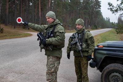 La Lituanie légalise les refoulements de migrants: “Notre pays doit se défendre”
