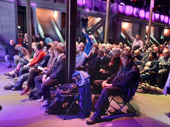 Een deel van de belangstellenden tijdens de gemeente-sessie over Park Maashaven, woensdag 27 november in de Maassilo.