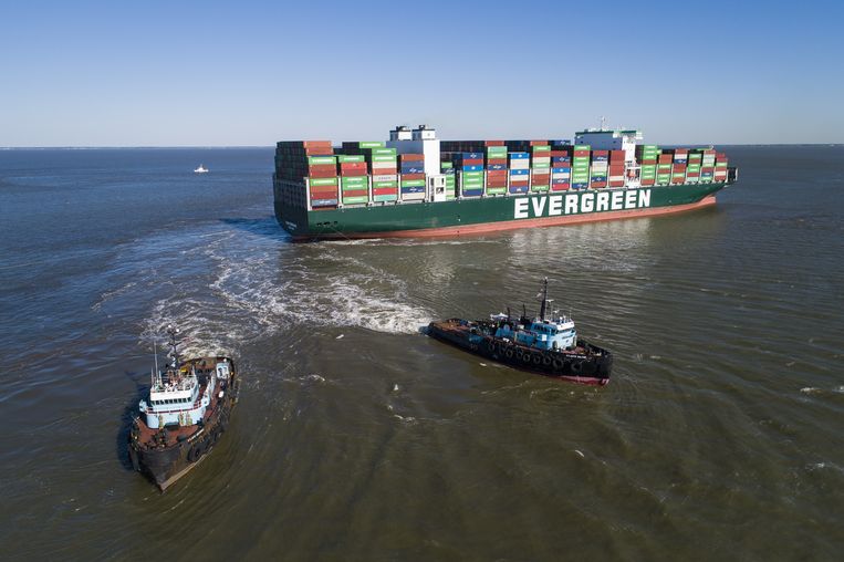 Het 334 meter lange schip, dat onder Hongkongse vlag vaart, vertrok uit Baltimore en moest via Norfolk en New York naar het Panamakanaal. Beeld ANP / EPA