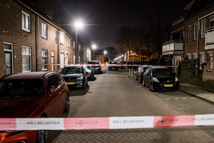 Politieonderzoek in de Beatrixstraat in Vreeswijk na een schietpartij afgelopen nacht.
