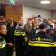 Politie grijpt in bij raadsvergadering over azc in Purmerend