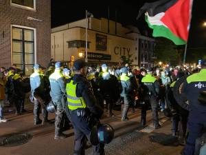 Tientallen pro-Palestinademonstranten afgevoerd, universiteit Utrecht sluit alle gebouwen dagenlang af