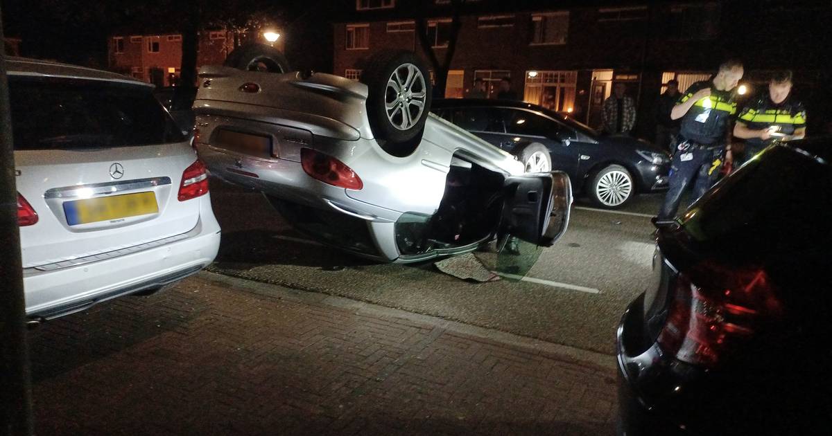 Auto eindigt op de kop: één gewonde bij botsing Nieuwleusen.