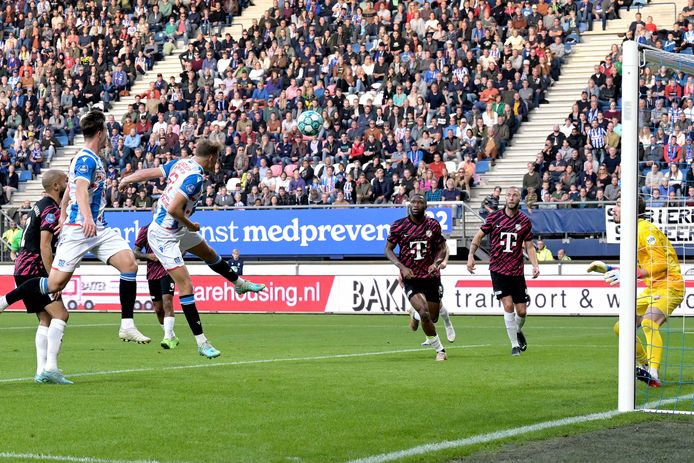 Sydney van Hooijdonk segna 1-0.