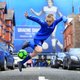 Het Engelse voetbal floreert, waar de fan steeds vaker op een houtje moet bijten
