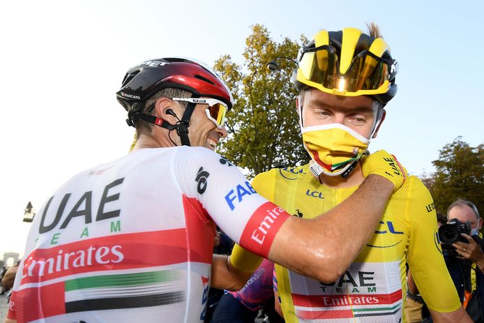 Marco Marcato met Tadej Pogacar tijdens de Tour van vorig jaar.