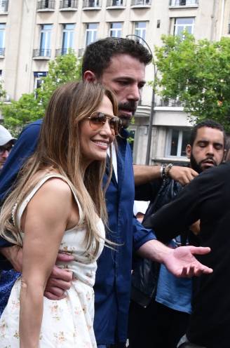 Enorme media-aandacht voor Ben Affleck en Jennifer Lopez in Parijs: “Ze had hem hiervoor gewaarschuwd”