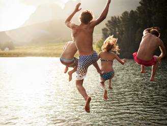 Wat kan je doen als je met vrienden op vakantie gaat en minder verdient? “Geld uitgeven dat je niet hebt, is de basis van problemen in de toekomst”