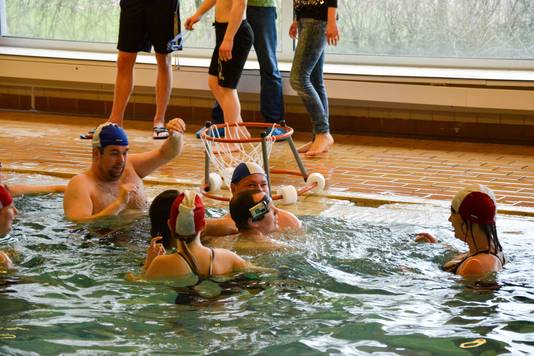 Sporters van SaVAS Raalte, Rohda Raalte en SV Raalte met een verstandelijke beperking bereidden zich voor op de Special Olympics in Nijmegen van twee jaar geleden.