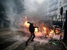 Traangas en autobranden in Parijs: ‘Deze regering wil maar niet naar ons luisteren’