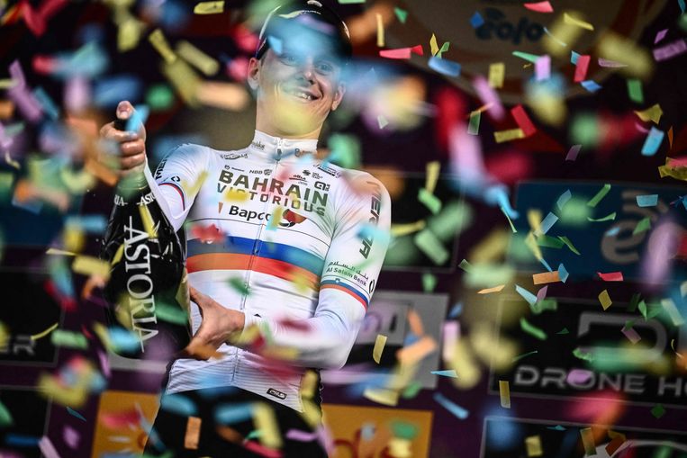 Matej Mohoric op het podium in Sanremo. Beeld AFP