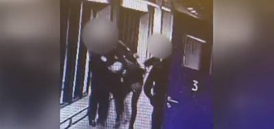 Un policier filmé en train de frapper un détenu menotté à l’aéroport de Charleroi