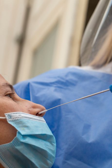 La hausse des contaminations ralentit, 170 patients aux soins intensifs